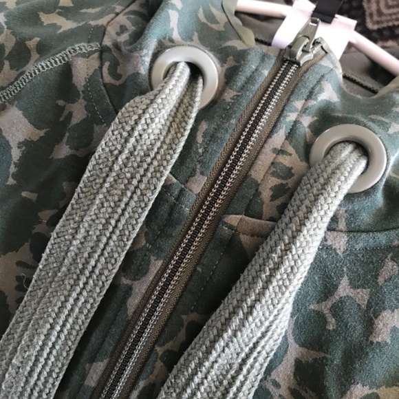 💓NWOT Army Camo Marathon Zipper Front Hooded Jacket - Picture 12 of 14